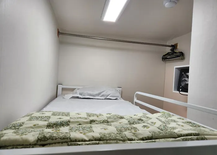 Singleguesthouse Cozybed -man Only- Auberge de jeunesse